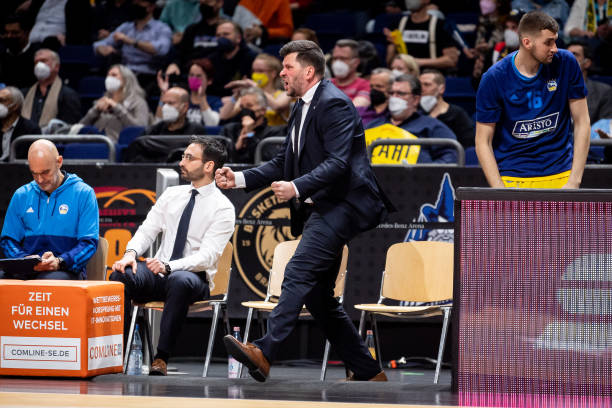 手提供了一 手提供了一