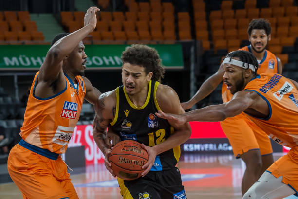 赛中多次利 赛中多次利